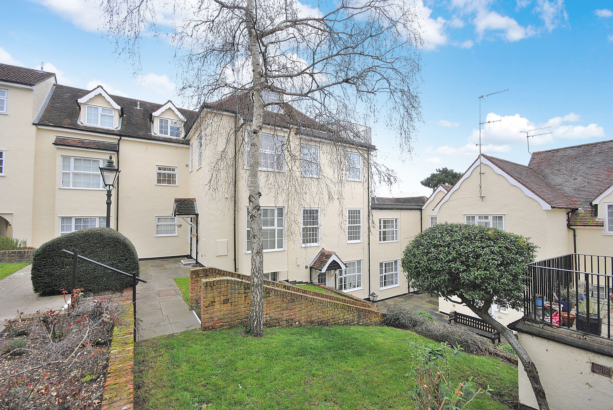 1 bedroom  flat to rent, Available unfurnished from 18/01/2025 Cedar Court, Bishops Stortford, CM23, main image