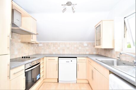 2 bedroom  flat to rent, Available unfurnished from 12/04/2025