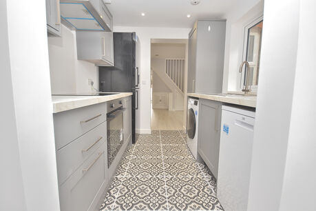 3 bedroom mid terraced house to rent, Available unfurnished from 31/10/2024