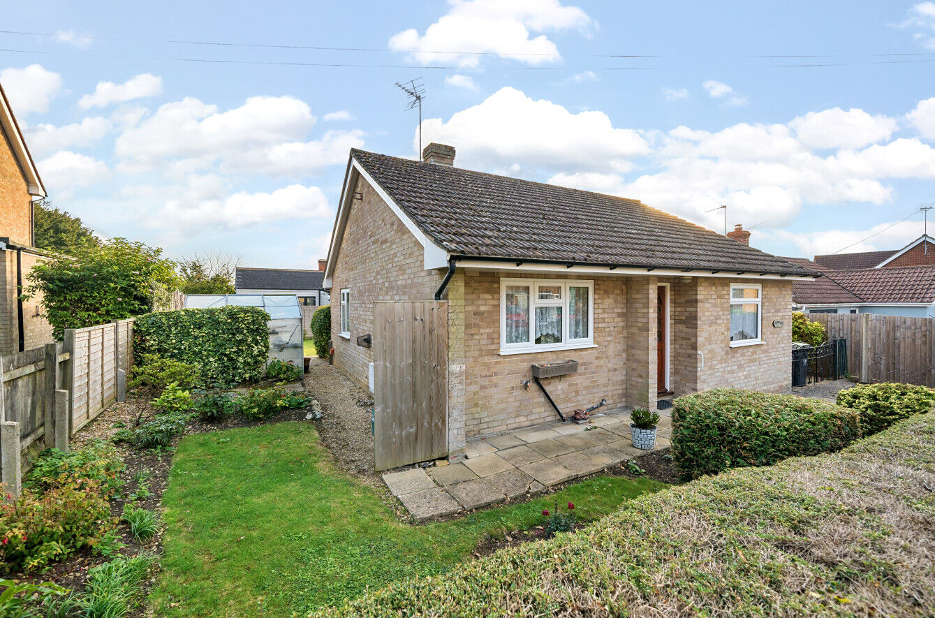 2 bedroom detached bungalow for sale Guelphs Lane, Thaxted, CM6, main image