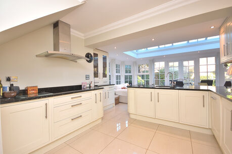 3 bedroom detached house to rent, Available part-furnished from 22/01/2025