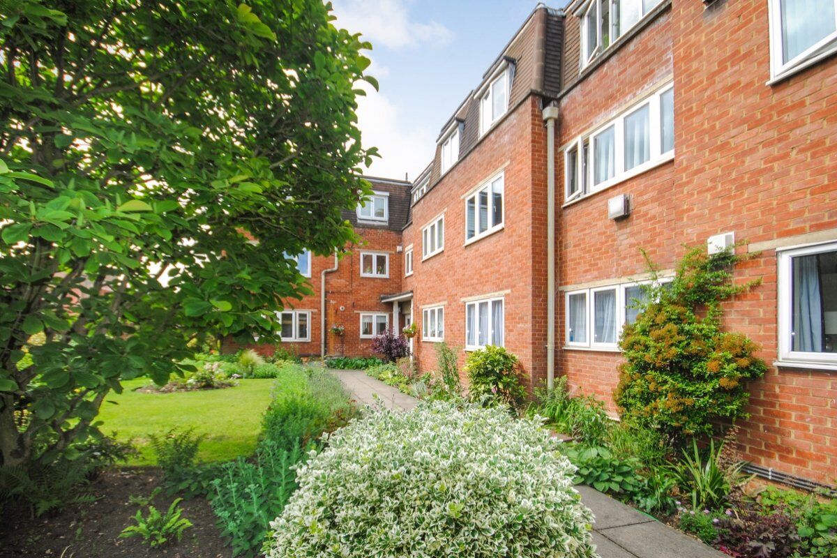 2 bedroom  flat for sale Kings Head Court, Sawbridgeworth, CM21, main image