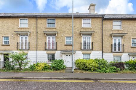 3 bedroom mid terraced house for sale