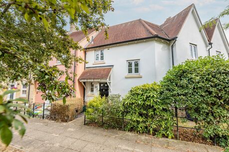 3 bedroom mid terraced house for sale