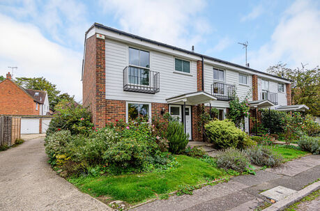 3 bedroom end terraced house for sale