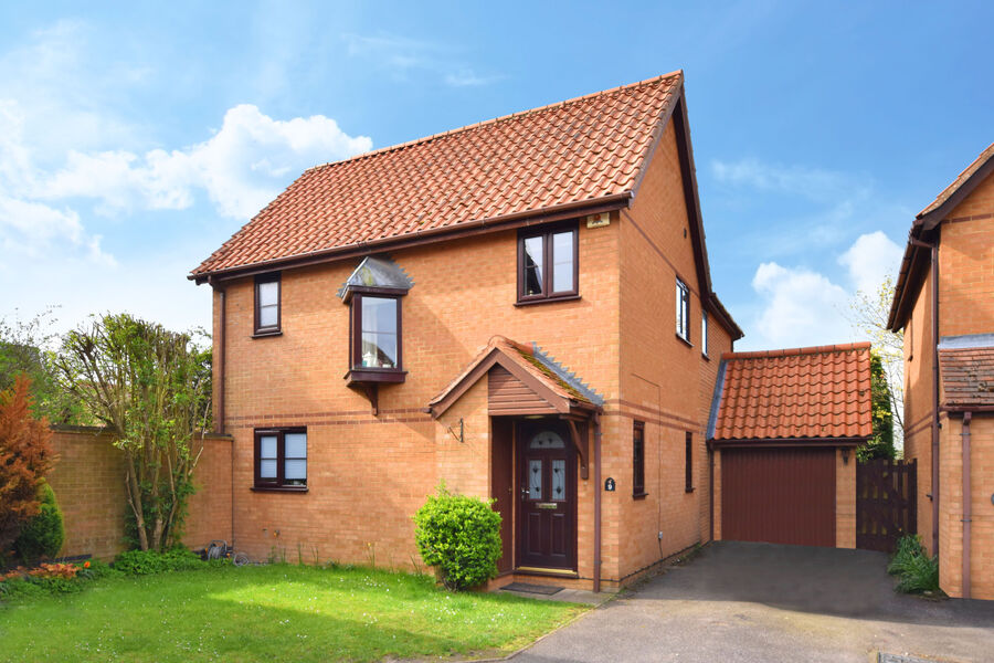 4 bedroom detached house for sale