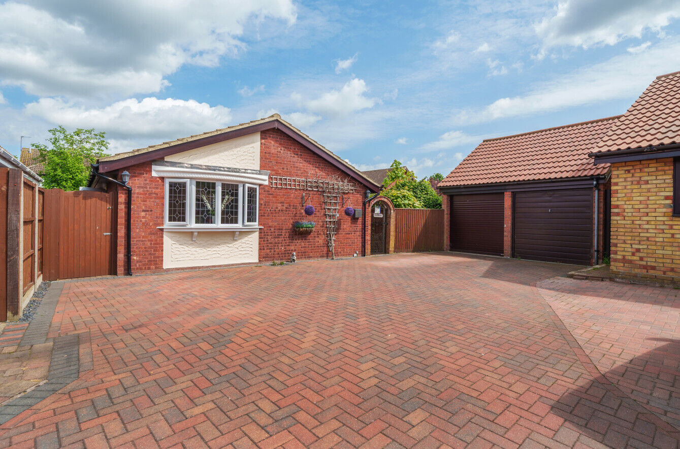 2 bedroom detached bungalow for sale Badgers, Bishop's Stortford, CM23, main image