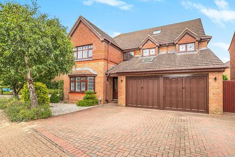 6 bedroom detached house for sale