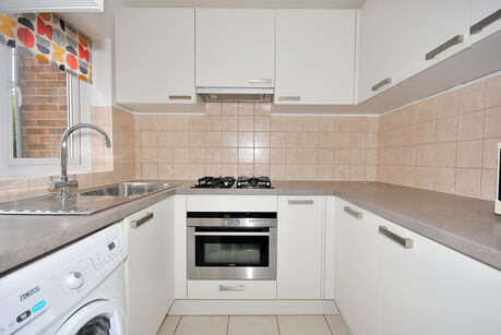 2 bedroom mid terraced house to rent, Available unfurnished from 26/03/2025