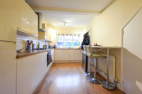 2 bedroom mid terraced house for sale