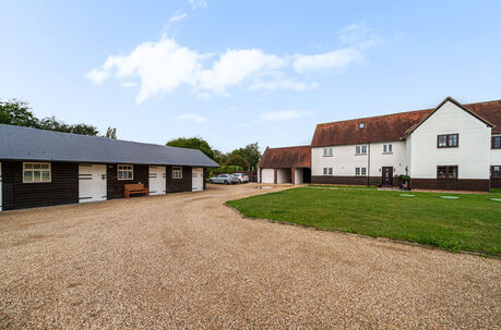 4 bedroom end terraced house for sale