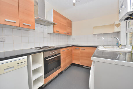 3 bedroom mid terraced house to rent, Available unfurnished from 31/10/2024