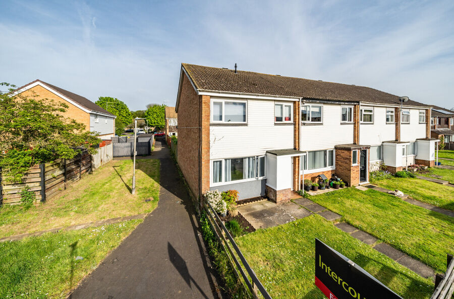 3 bedroom end terraced house for sale