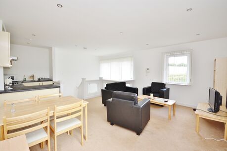 3 bedroom  flat to rent, Available unfurnished from 01/03/2025