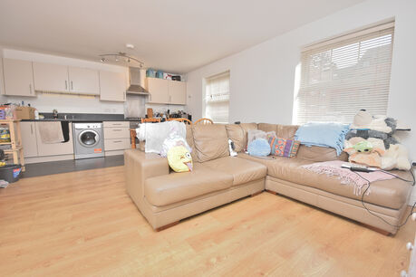 2 bedroom  flat to rent, Available unfurnished from 06/01/2025