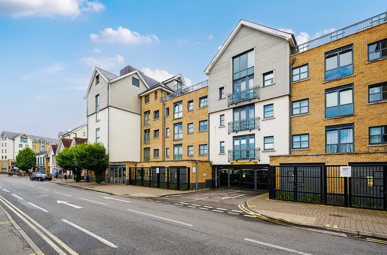 2 bedroom  flat for sale Riverside, Bishop's Stortford, CM23, main image