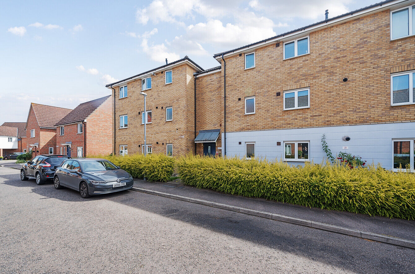 2 bedroom  flat for sale Conifer Way, Dunmow, CM6, main image