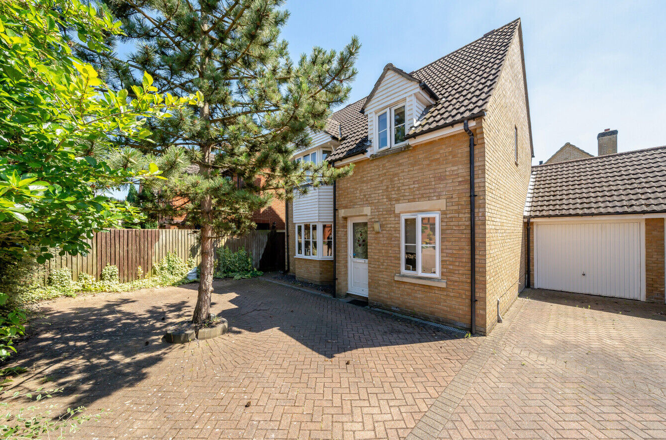 4 bedroom detached house for sale Cypress Court, Dunmow, CM6, main image