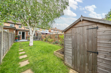 2 bedroom mid terraced house for sale