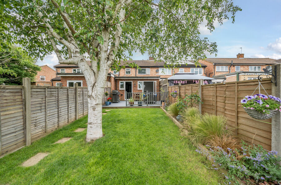 2 bedroom mid terraced house for sale