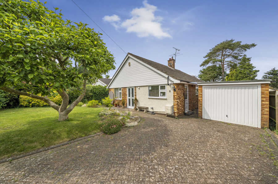 2 bedroom detached bungalow for sale