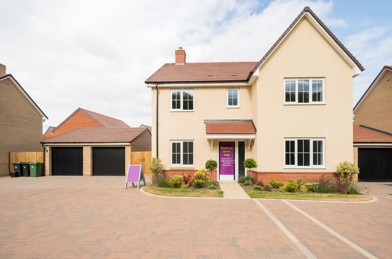 4 bedroom detached house for sale Beaumont Park, Great Dunmow, CM6, main image