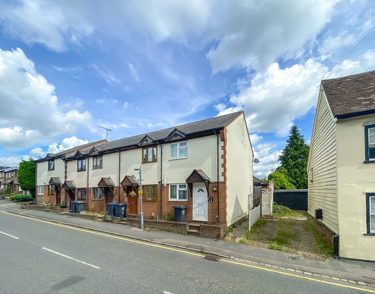 2 bedroom end terraced house to rent, Available unfurnished now