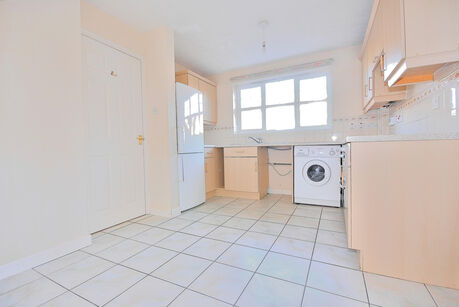 3 bedroom detached house to rent, Available unfurnished from 17/08/2024
