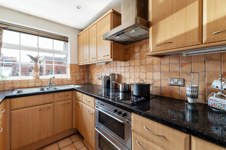 3 bedroom end terraced house for sale