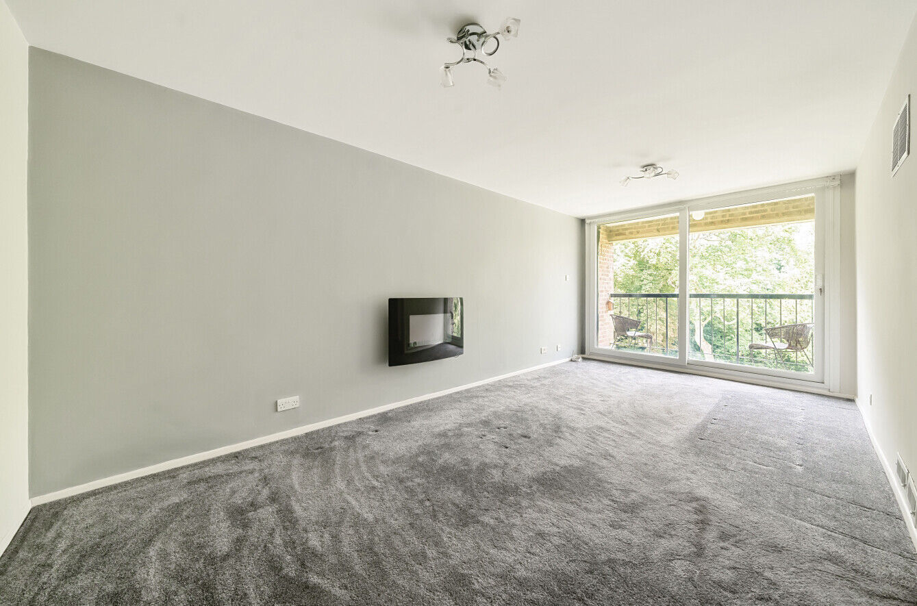 2 bedroom  flat for sale Apton Road, Bishop's Stortford, CM23, main image