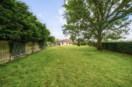 4 bedroom detached bungalow for sale