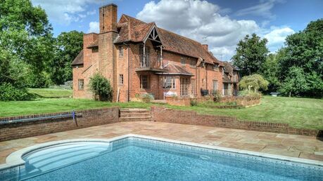 6 bedroom detached house for sale