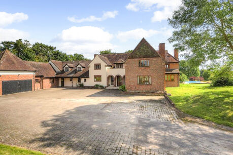 6 bedroom detached house for sale