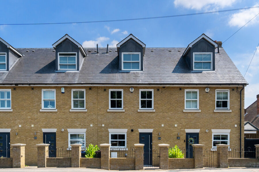 4 bedroom mid terraced house for sale