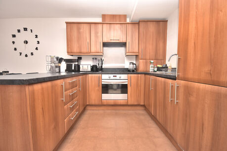 2 bedroom  flat to rent, Available unfurnished from 07/10/2024