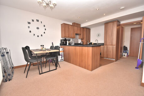 2 bedroom  flat to rent, Available unfurnished from 07/10/2024