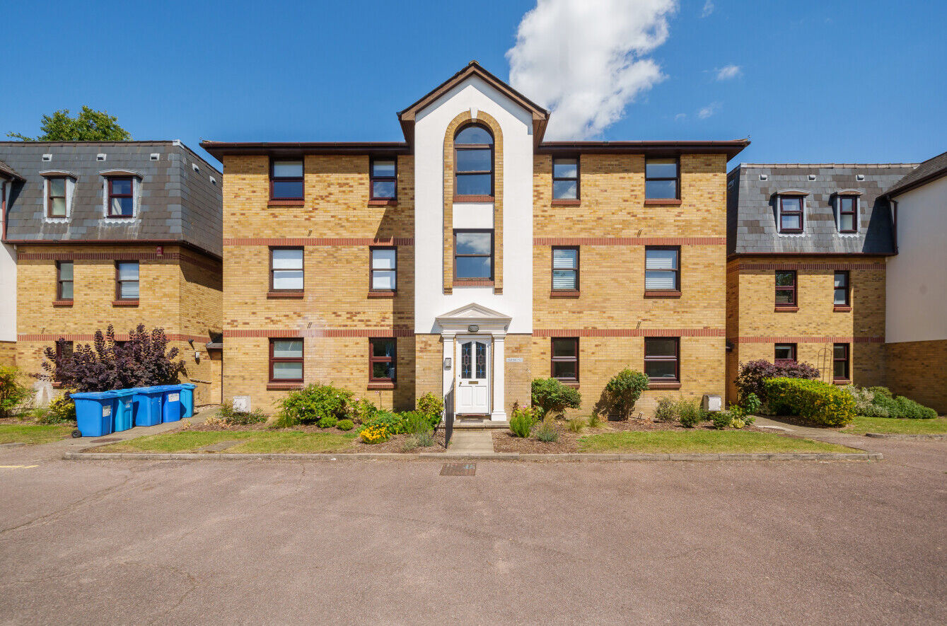 2 bedroom  flat for sale Stort Road, Bishop's Stortford, CM23, main image