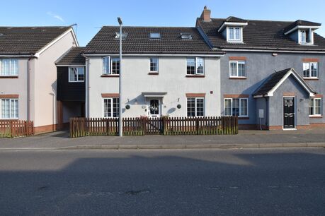 7 bedroom link detached house for sale