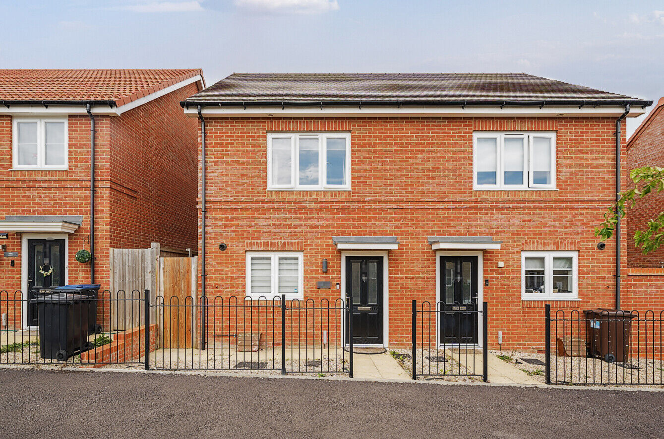 2 bedroom semi detached house for sale Newland Avenue, Bishop's Stortford, CM23, main image