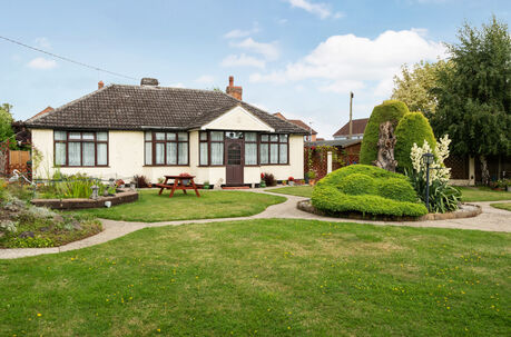 5 bedroom detached bungalow for sale