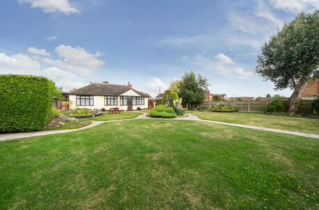 5 bedroom detached bungalow for sale