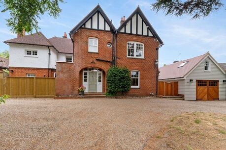 5 bedroom detached house for sale