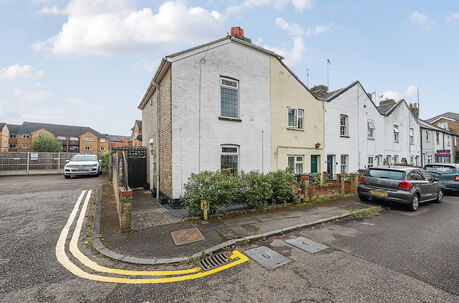 2 bedroom mid terraced house for sale