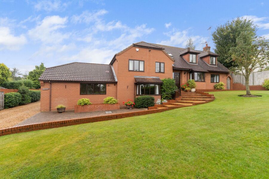 6 bedroom detached house for sale