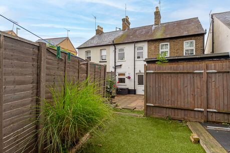 2 bedroom mid terraced house for sale