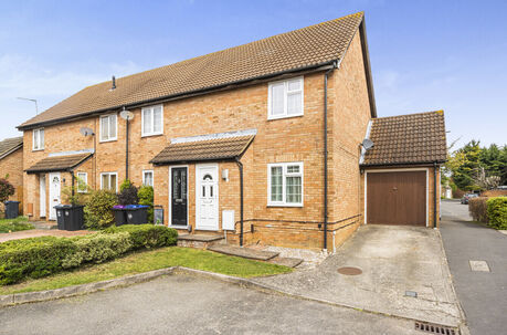 2 bedroom end terraced house to rent, Available unfurnished now