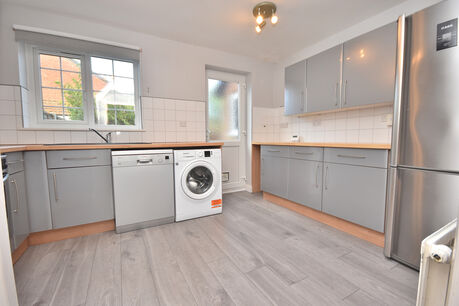 2 bedroom end terraced house to rent, Available unfurnished from 30/09/2024