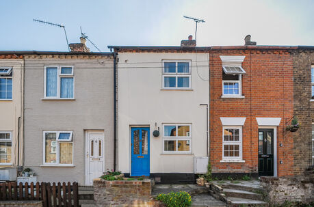 2 bedroom mid terraced house for sale