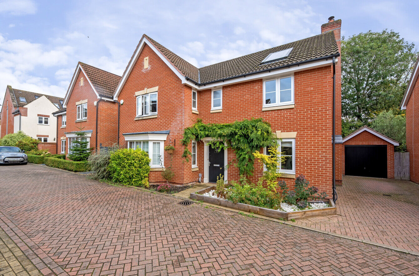 4 bedroom detached house for sale Garrett Road, Dunmow, CM6, main image