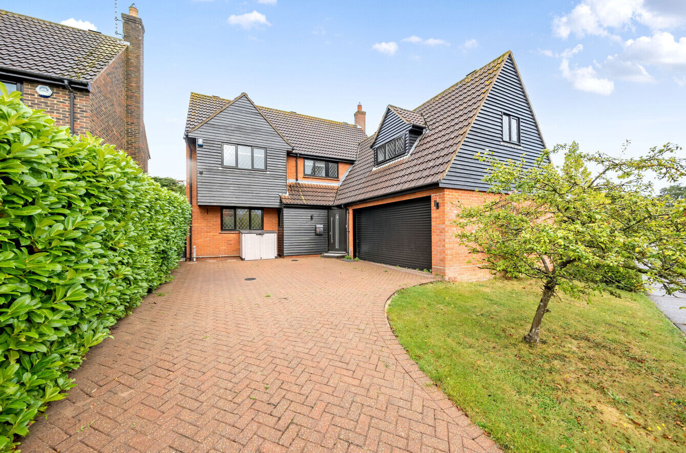 4 bedroom detached house for sale High Meadow, Dunmow, CM6, main image